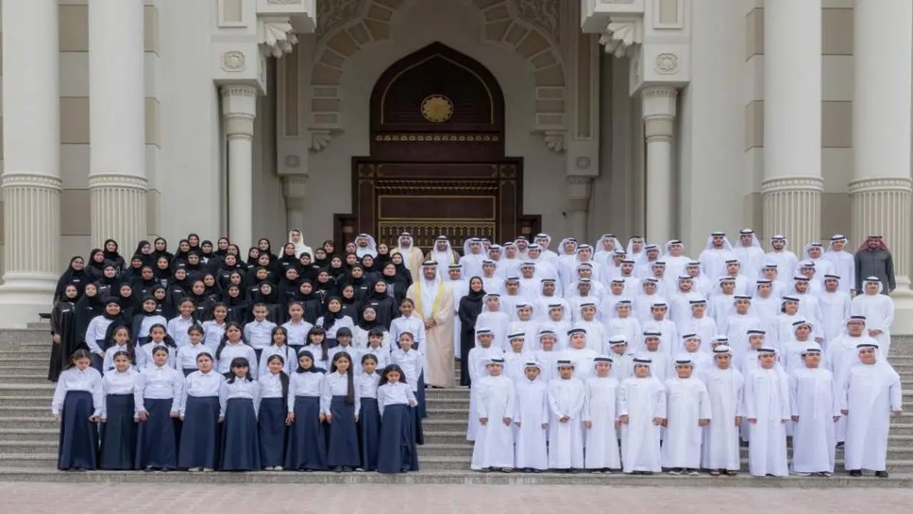 شعار خدمة المجتمع.. تصريحات سلطان بن أحمد تؤكد الثقة بالشباب والأطفال بمناسبة انطلاقه